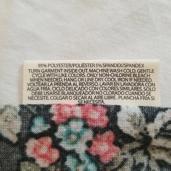 ❤️$6 Sale!❤️ Black Floral Tunic Top - Picture 3 of 7